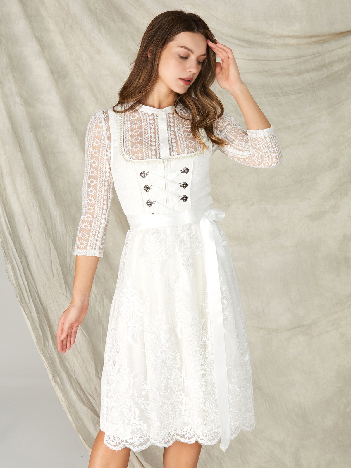 Dirndl in Weiß – zeitlos und elegant