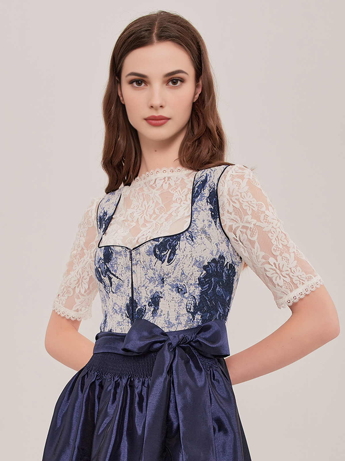 Modernes Dirndl in Blau