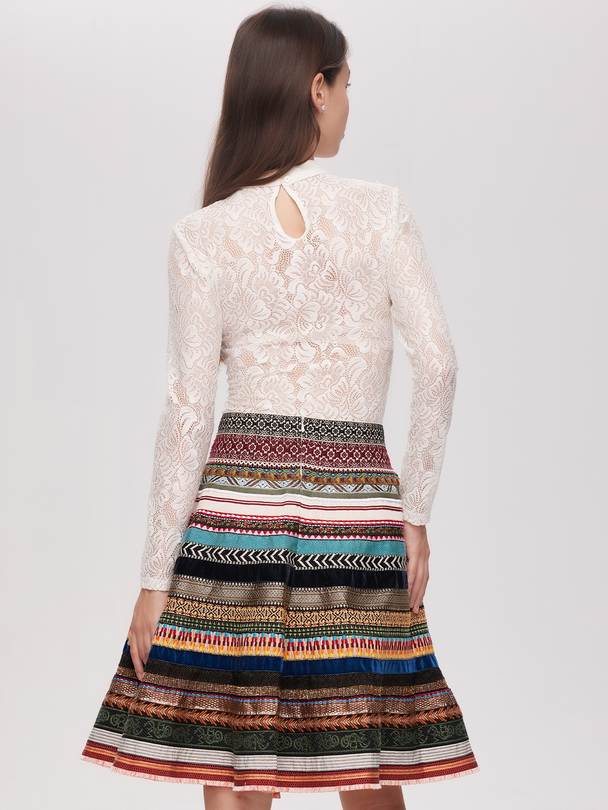 Beige Dirndlbluse mit modernem Twist