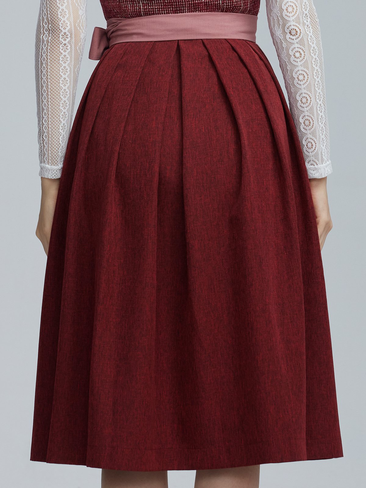 Grau Rosa Dirndl mit floralen Akzenten