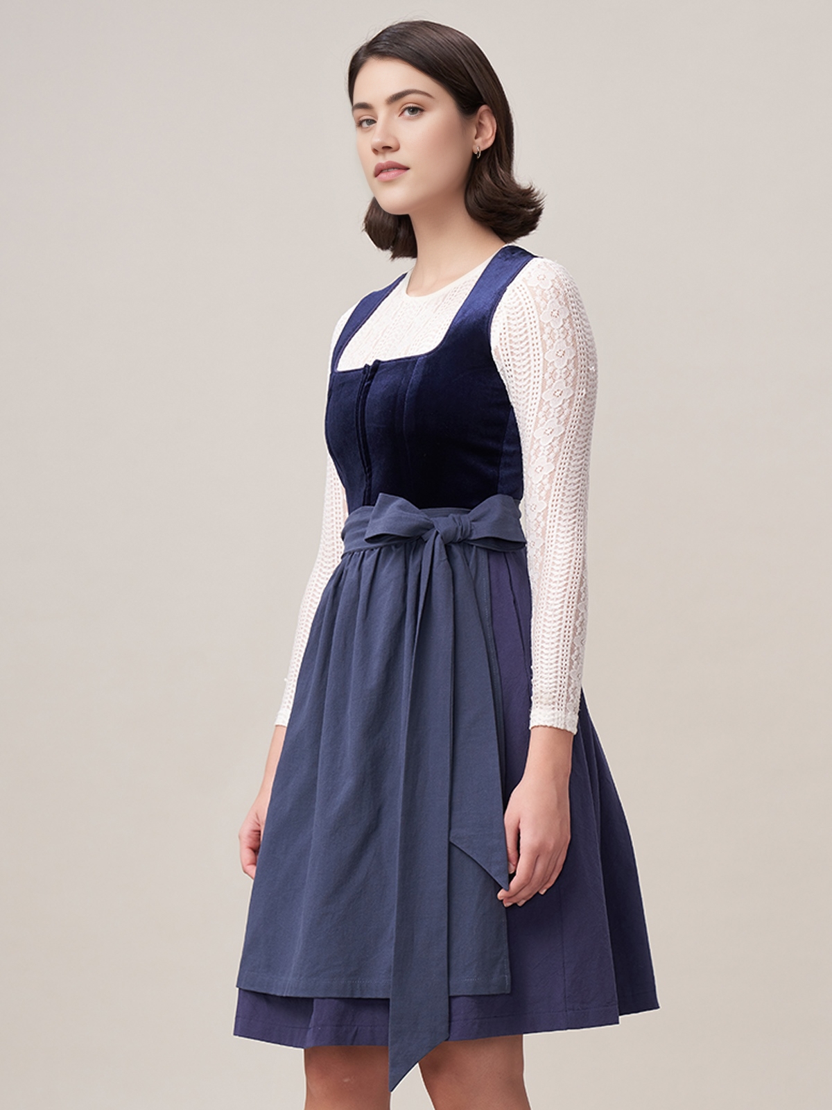 Dirndl in Blau – ein klassischer Look für jeden Anlass