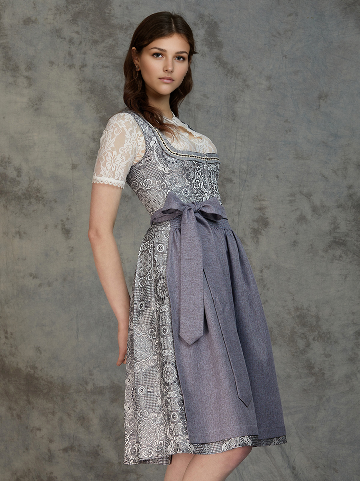 Dirndl mit Herzausschnitt in Grau
