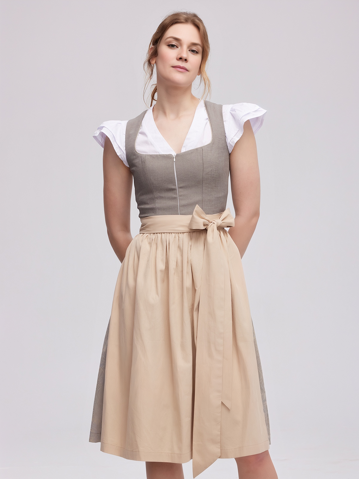 Modernes graues Dirndl mit Hakenverschluss