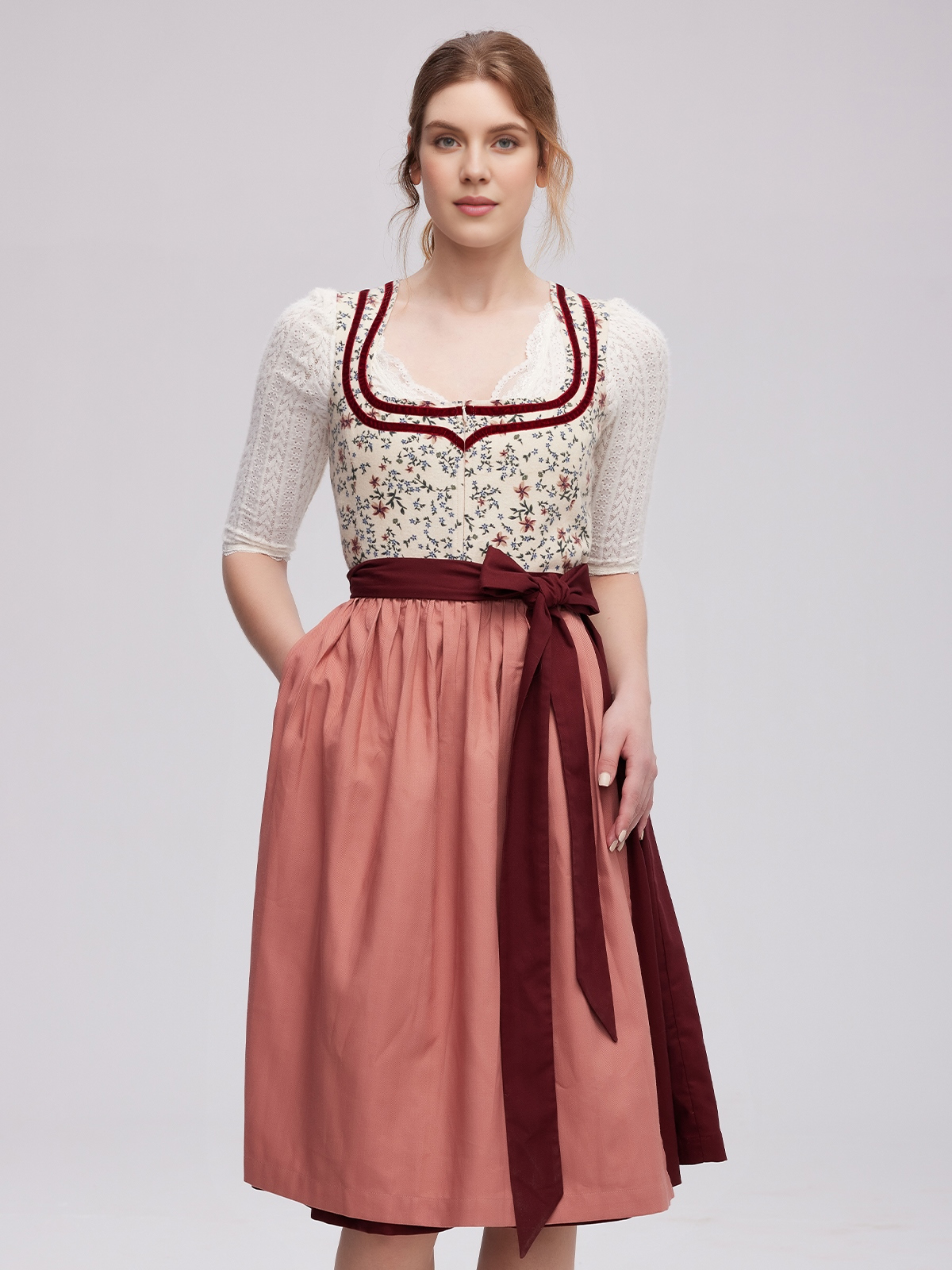 Dirndl in Rot – Eleganz und Tradition