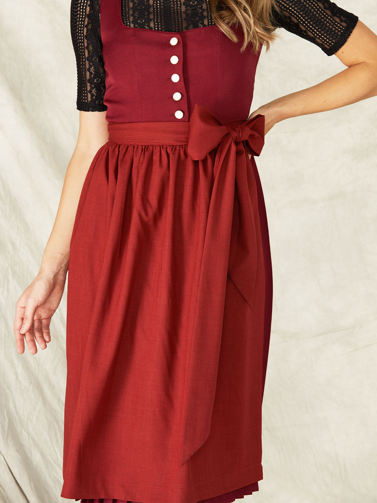 Dirndl Dunkelgrün mit roten Akzenten