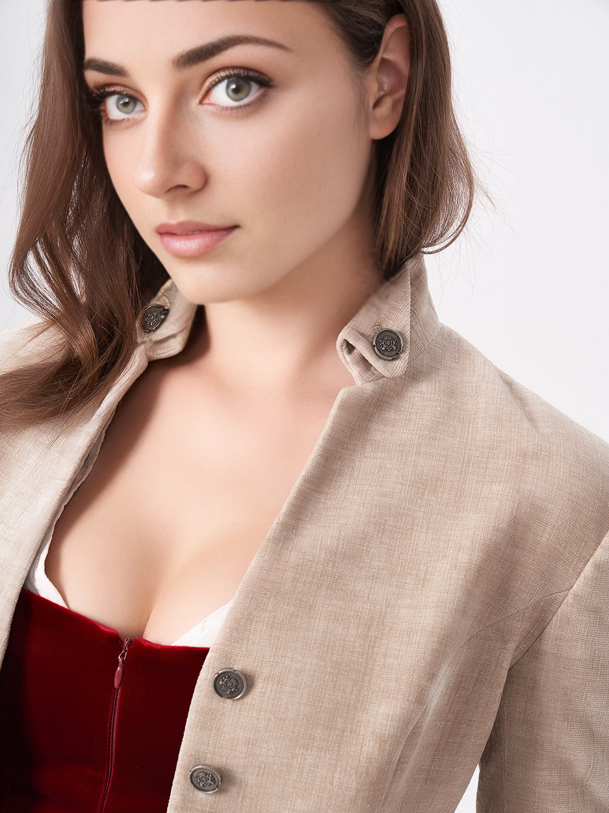 Modernes Dirndl in Beige
