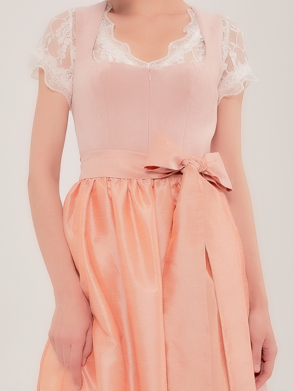 Ehreer Dirndl in Rosa