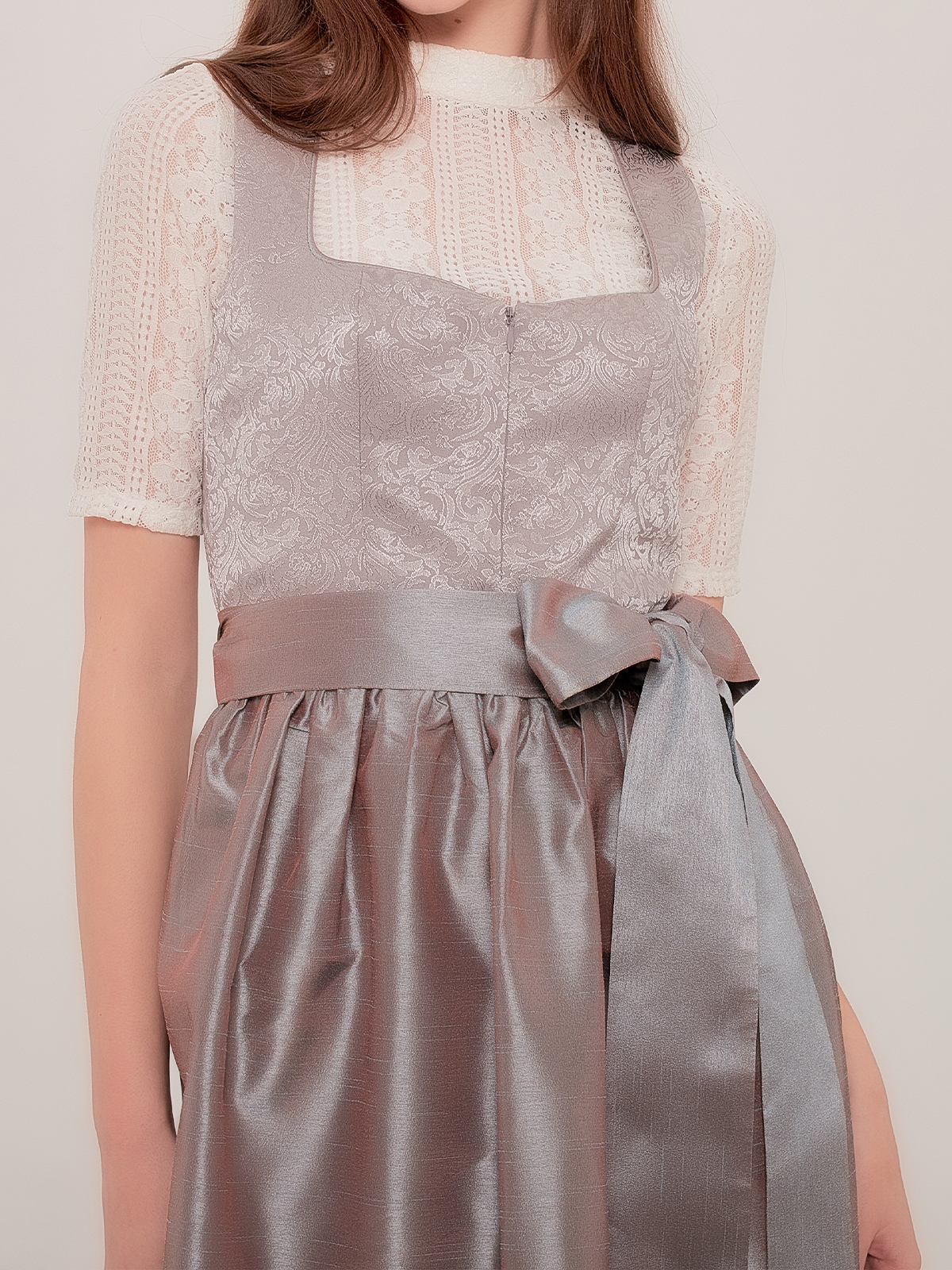 Elegantes Samt Dirndl Beige in Grün