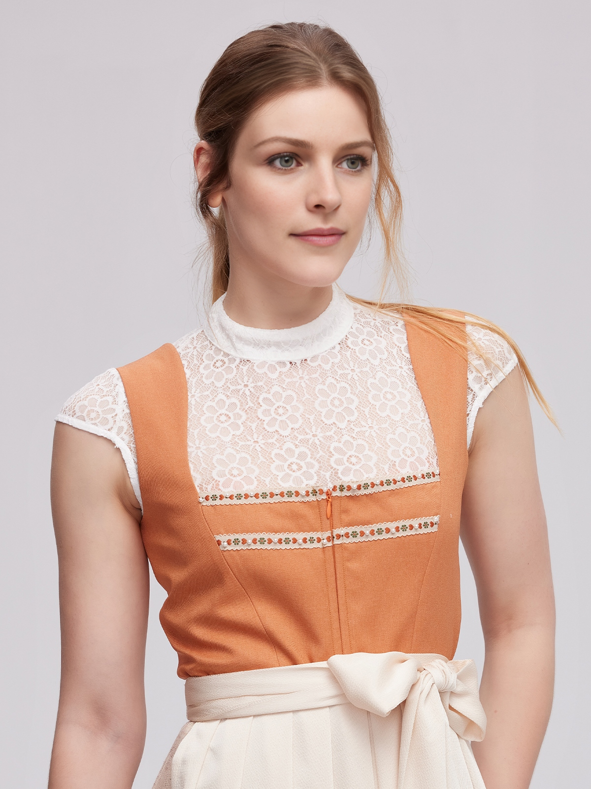 Moderne Dirndl Bluse in Dunkelblau